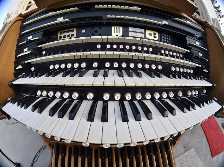 Organ console