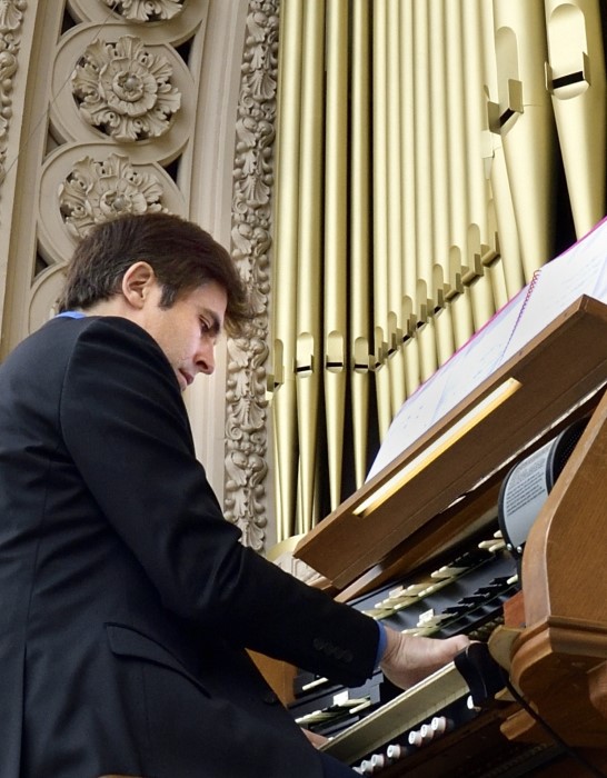 Organ console